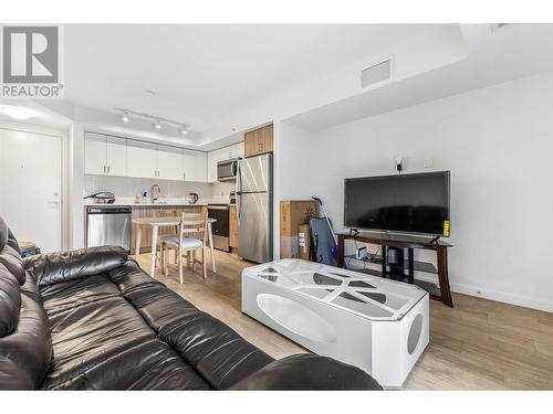 625 Academy Way Unit# Ph35, Kelowna, BC - Indoor Photo Showing Living Room