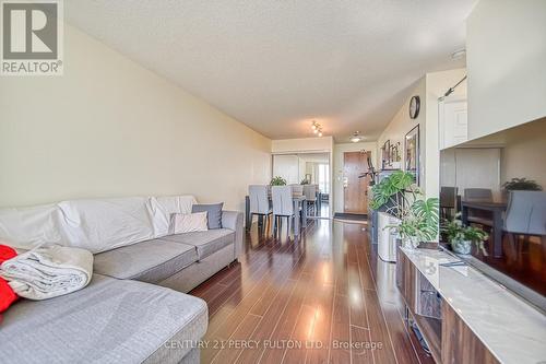 2006 - 1 Pemberton Avenue, Toronto (Newtonbrook East), ON - Indoor Photo Showing Living Room