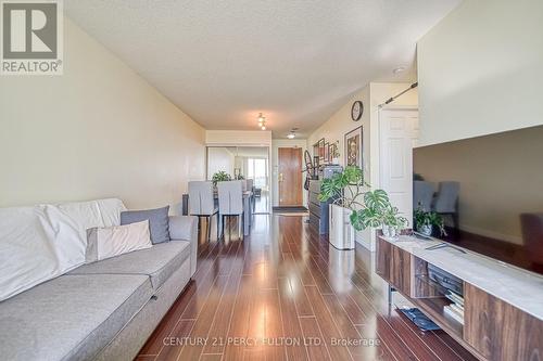 2006 - 1 Pemberton Avenue, Toronto (Newtonbrook East), ON - Indoor Photo Showing Living Room