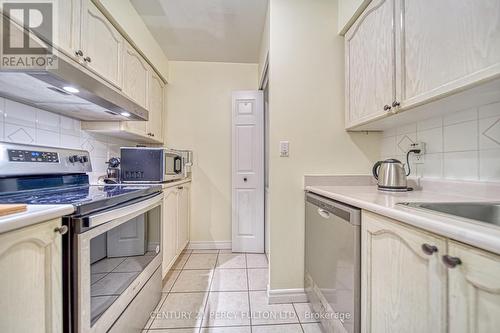 2006 - 1 Pemberton Avenue, Toronto (Newtonbrook East), ON - Indoor Photo Showing Kitchen