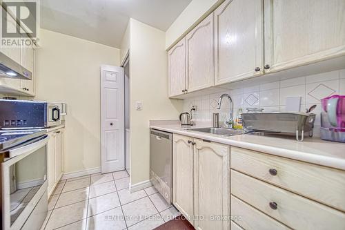 2006 - 1 Pemberton Avenue, Toronto (Newtonbrook East), ON - Indoor Photo Showing Kitchen