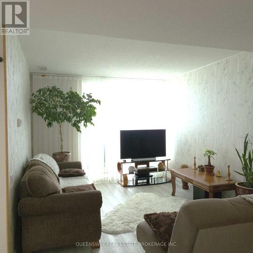 Ph-107 - 1 Emerald Lane, Vaughan, ON - Indoor Photo Showing Living Room