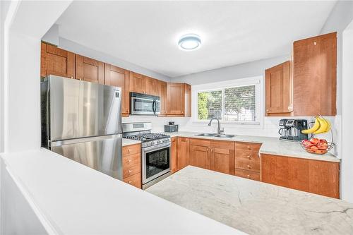 2050 Upper Middle Road|Unit #147, Burlington, ON - Indoor Photo Showing Kitchen With Double Sink