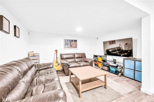 2050 Upper Middle Road|Unit #147, Burlington, ON - Indoor Photo Showing Living Room