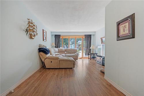 34 Rita Avenue, Hamilton, ON - Indoor Photo Showing Other Room