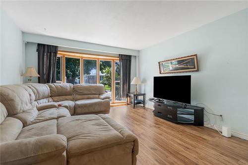 34 Rita Avenue, Hamilton, ON - Indoor Photo Showing Living Room