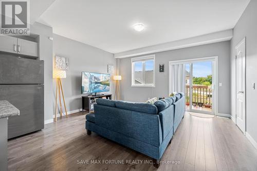 55 Denistoun Street, Welland, ON - Indoor Photo Showing Living Room