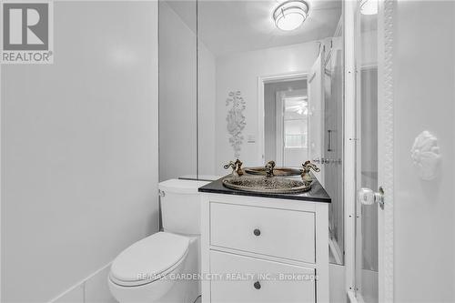 16 Freeland Court, Hamilton (Westdale), ON - Indoor Photo Showing Bathroom