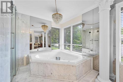 16 Freeland Court, Hamilton (Westdale), ON - Indoor Photo Showing Bathroom