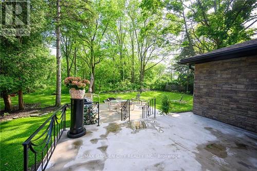 16 Freeland Court, Hamilton (Westdale), ON - Outdoor