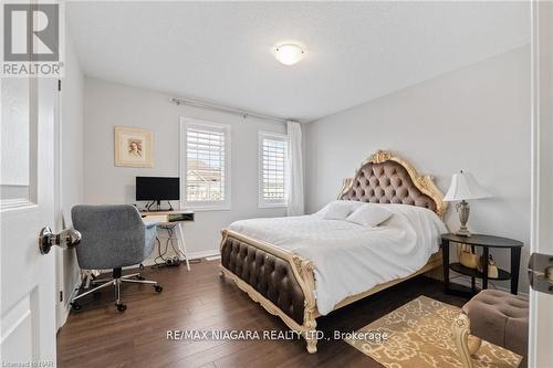 8849 Dogwood Crescent, Niagara Falls, ON - Indoor Photo Showing Bedroom