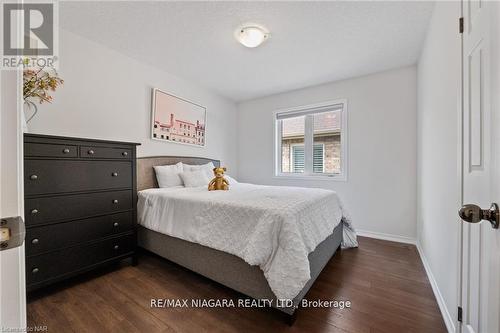 8849 Dogwood Crescent, Niagara Falls, ON - Indoor Photo Showing Bedroom