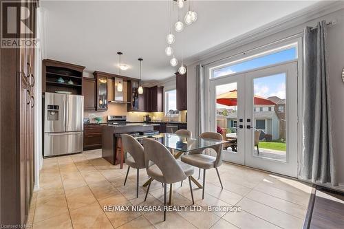 8849 Dogwood Crescent, Niagara Falls, ON - Indoor Photo Showing Dining Room