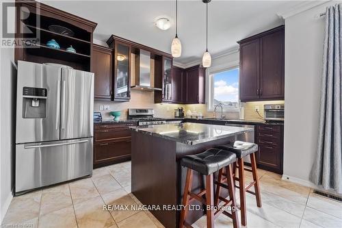 8849 Dogwood Crescent, Niagara Falls, ON - Indoor Photo Showing Kitchen With Upgraded Kitchen