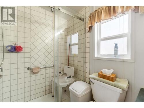 601 Beatty Avenue Nw Unit# 5, Salmon Arm, BC - Indoor Photo Showing Bathroom