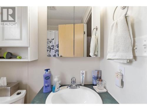 601 Beatty Avenue Nw Unit# 5, Salmon Arm, BC - Indoor Photo Showing Bathroom