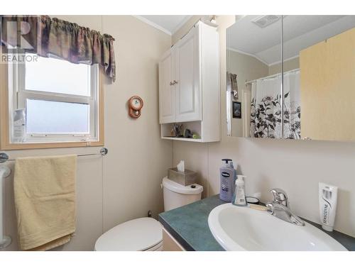 601 Beatty Avenue Nw Unit# 5, Salmon Arm, BC - Indoor Photo Showing Bathroom