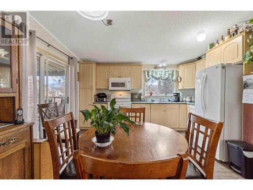 601 Beatty Avenue Nw Unit# 5, Salmon Arm, BC - Indoor Photo Showing Dining Room