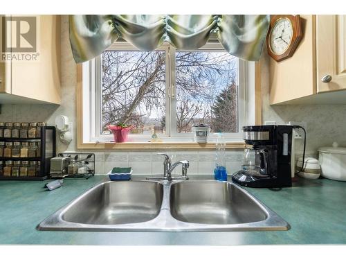 601 Beatty Avenue Nw Unit# 5, Salmon Arm, BC - Indoor Photo Showing Kitchen With Double Sink