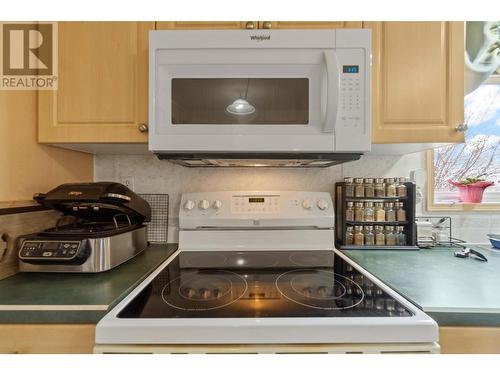 601 Beatty Avenue Nw Unit# 5, Salmon Arm, BC - Indoor Photo Showing Kitchen