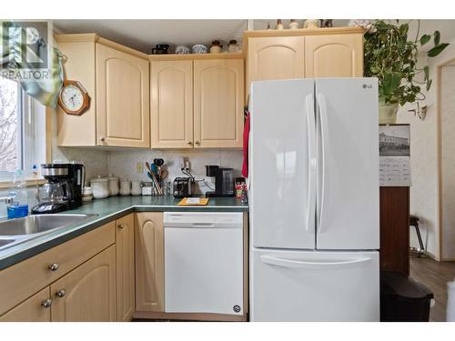 601 Beatty Avenue Nw Unit# 5, Salmon Arm, BC - Indoor Photo Showing Kitchen