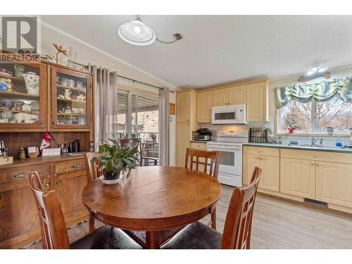 601 Beatty Avenue Nw Unit# 5, Salmon Arm, BC - Indoor Photo Showing Dining Room