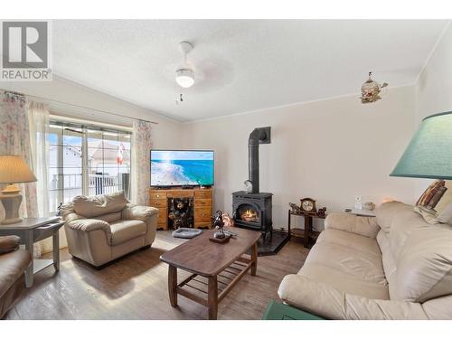 601 Beatty Avenue Nw Unit# 5, Salmon Arm, BC - Indoor Photo Showing Living Room With Fireplace