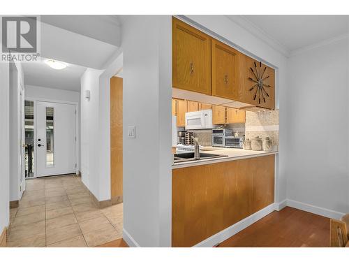 2125 Burtch Road Unit# 103, Kelowna, BC - Indoor Photo Showing Kitchen