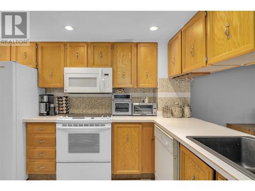 2125 Burtch Road Unit# 103, Kelowna, BC - Indoor Photo Showing Kitchen