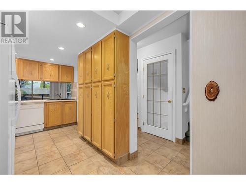 2125 Burtch Road Unit# 103, Kelowna, BC - Indoor Photo Showing Kitchen