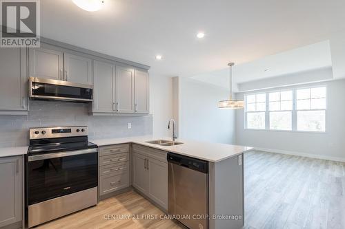 415 - 100 The Promenade, Central Elgin (Port Stanley), ON - Indoor Photo Showing Kitchen With Double Sink