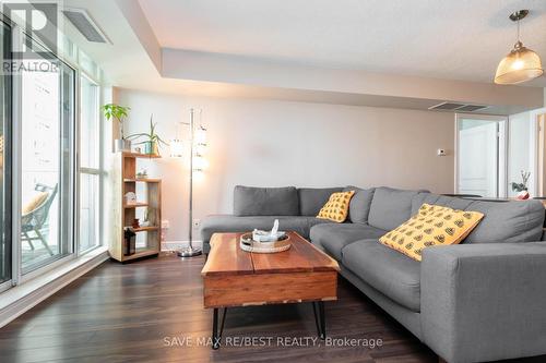 1116 - 35 Bales Avenue, Toronto (Willowdale East), ON - Indoor Photo Showing Living Room