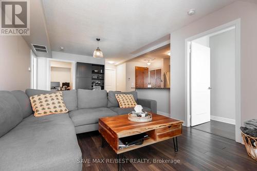 1116 - 35 Bales Avenue, Toronto (Willowdale East), ON - Indoor Photo Showing Living Room