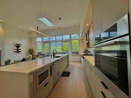 12 - 266 Baker Street, Nelson, BC - Indoor Photo Showing Kitchen With Upgraded Kitchen