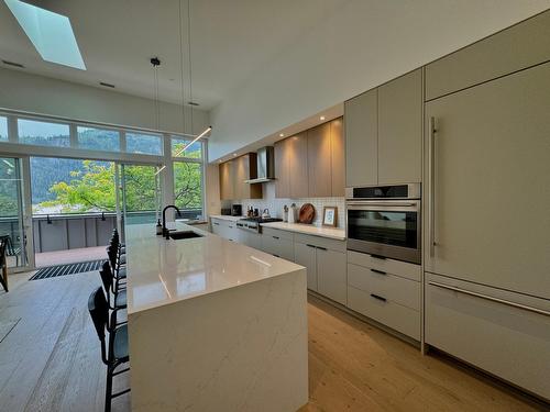 12 - 266 Baker Street, Nelson, BC - Indoor Photo Showing Kitchen