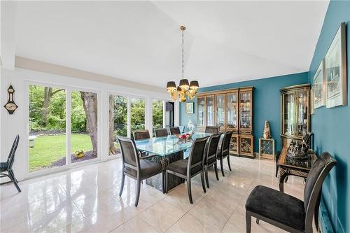 16 Freeland Court, Hamilton, ON - Indoor Photo Showing Dining Room