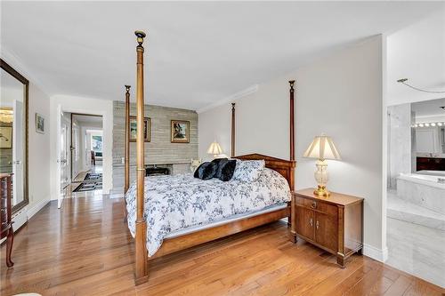 16 Freeland Court, Hamilton, ON - Indoor Photo Showing Bedroom