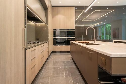 865 Glenwood Avenue, Burlington, ON - Indoor Photo Showing Kitchen