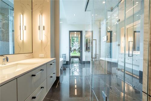 865 Glenwood Avenue, Burlington, ON - Indoor Photo Showing Bathroom