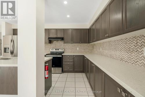 7704 Tupelo Crescent, Niagara Falls, ON - Indoor Photo Showing Kitchen With Upgraded Kitchen