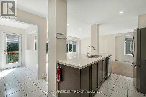 7704 Tupelo Crescent, Niagara Falls, ON - Indoor Photo Showing Kitchen With Double Sink