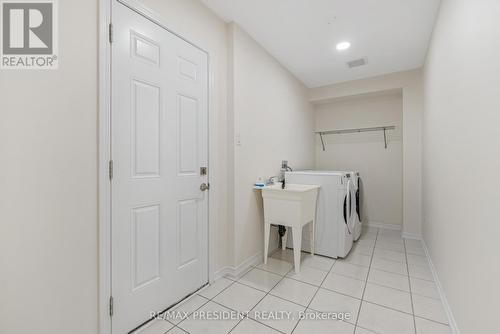 7704 Tupelo Crescent, Niagara Falls, ON - Indoor Photo Showing Laundry Room