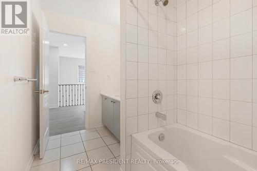 7704 Tupelo Crescent, Niagara Falls, ON - Indoor Photo Showing Bathroom