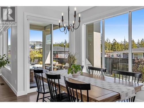 99 Forest Edge Place, Kelowna, BC - Indoor Photo Showing Dining Room