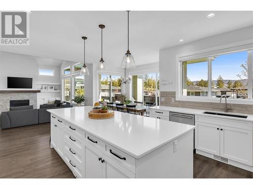 99 Forest Edge Place, Kelowna, BC - Indoor Photo Showing Kitchen With Upgraded Kitchen