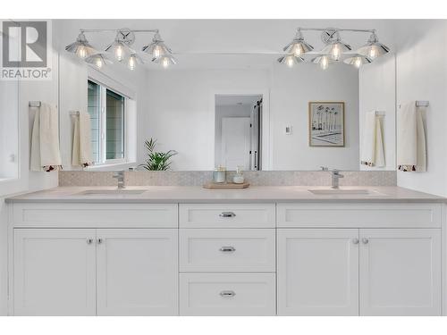 99 Forest Edge Place, Kelowna, BC - Indoor Photo Showing Bathroom