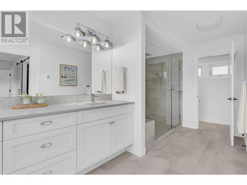 99 Forest Edge Place, Kelowna, BC - Indoor Photo Showing Bathroom