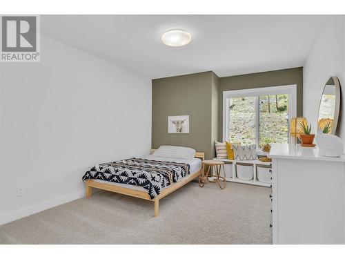 99 Forest Edge Place, Kelowna, BC - Indoor Photo Showing Bedroom