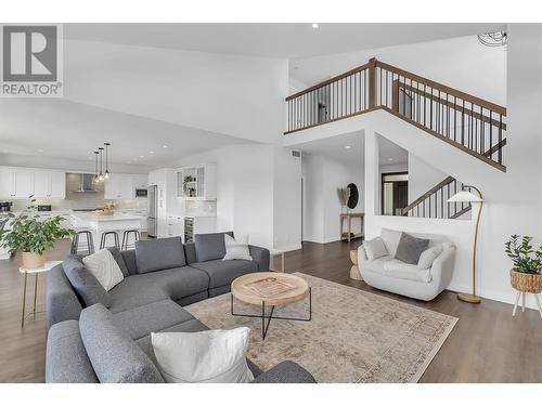 99 Forest Edge Place, Kelowna, BC - Indoor Photo Showing Living Room