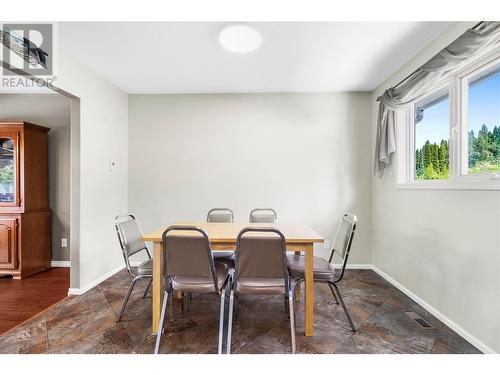 2250 3 Avenue Se, Salmon Arm, BC - Indoor Photo Showing Dining Room